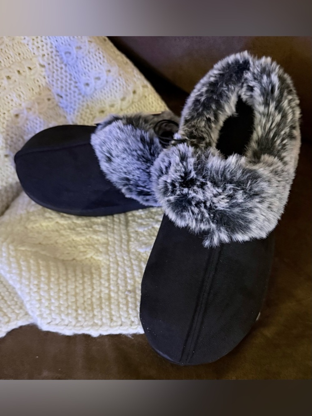Vera Cosy Size 7-8 Black Faux Suede with Gray Faux Fur